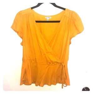 Beautiful yellow top!